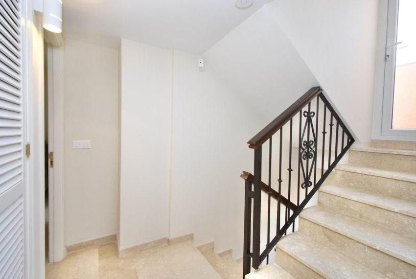 R5129914-Villa-For-Sale-Nueva-Andalucia-Semi-Detached-4-Beds-191-Built-18