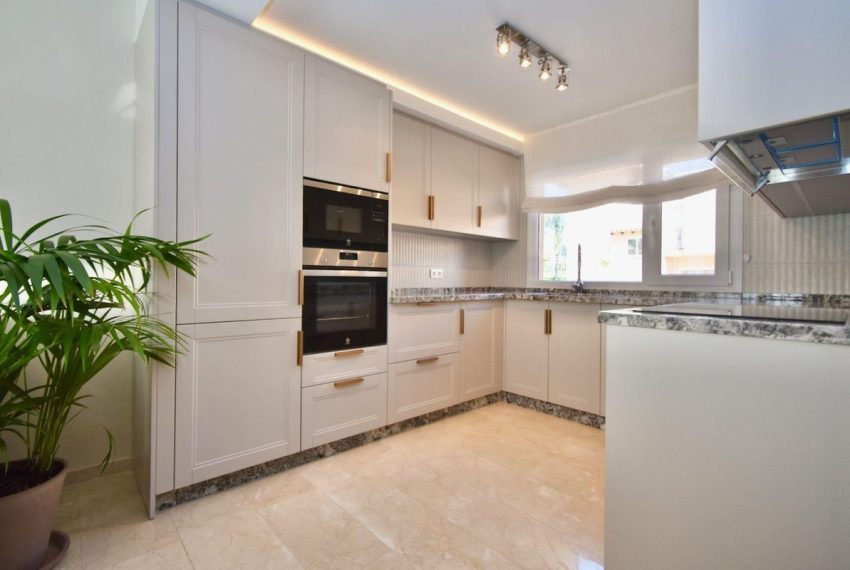 R5129914-Villa-For-Sale-Nueva-Andalucia-Semi-Detached-4-Beds-191-Built-2