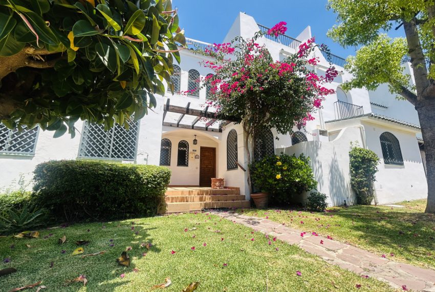 R5130007-Townhouse-For-Sale-Nueva-Andalucia-Terraced-3-Beds-156-Built