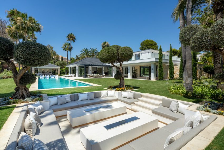 R5130388-Villa-For-Sale-Las-Brisas-Detached-7-Beds-1636-Built