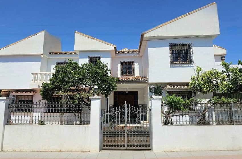 R5130559-Villa-For-Sale-Marbella-Detached-5-Beds-369-Built