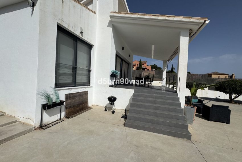 R5130982-Villa-For-Sale-Estepona-Detached-4-Beds-343-Built-3
