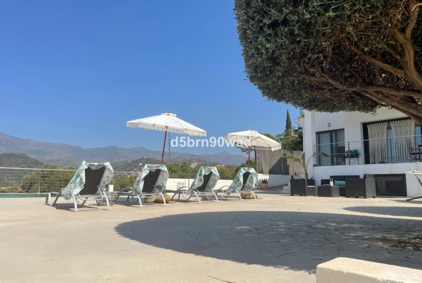 R5130982-Villa-For-Sale-Estepona-Detached-4-Beds-343-Built