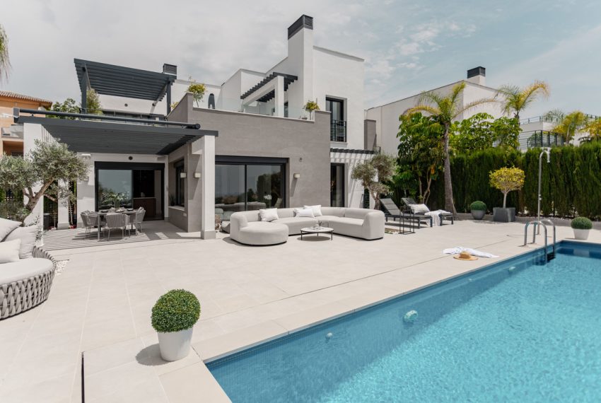 R5134270-Townhouse-For-Sale-Estepona-Terraced-4-Beds-383-Built-1