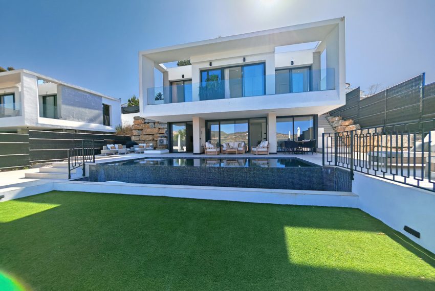 R5134837-Villa-For-Sale-Estepona-Detached-5-Beds-316-Built