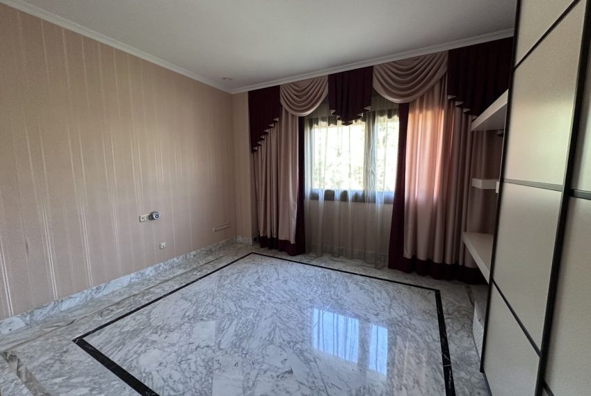 R5135290-Apartment-For-Sale-The-Golden-Mile-Middle-Floor-4-Beds-178-Built-10