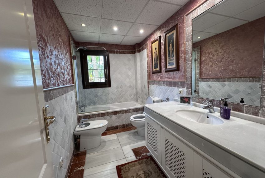 R5135290-Apartment-For-Sale-The-Golden-Mile-Middle-Floor-4-Beds-178-Built-11