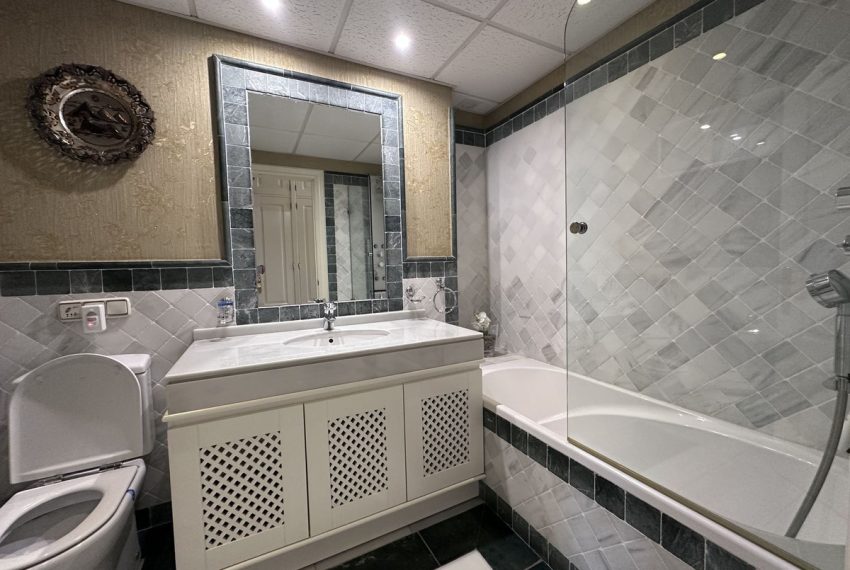 R5135290-Apartment-For-Sale-The-Golden-Mile-Middle-Floor-4-Beds-178-Built-12