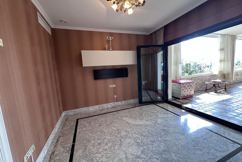 R5135290-Apartment-For-Sale-The-Golden-Mile-Middle-Floor-4-Beds-178-Built-13
