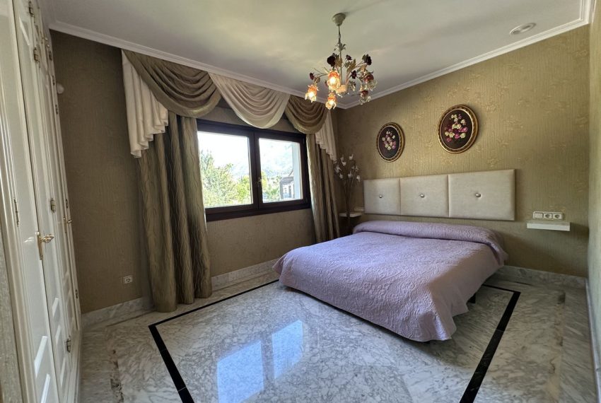 R5135290-Apartment-For-Sale-The-Golden-Mile-Middle-Floor-4-Beds-178-Built-14