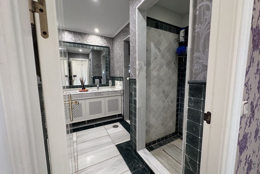 R5135290-Apartment-For-Sale-The-Golden-Mile-Middle-Floor-4-Beds-178-Built-8