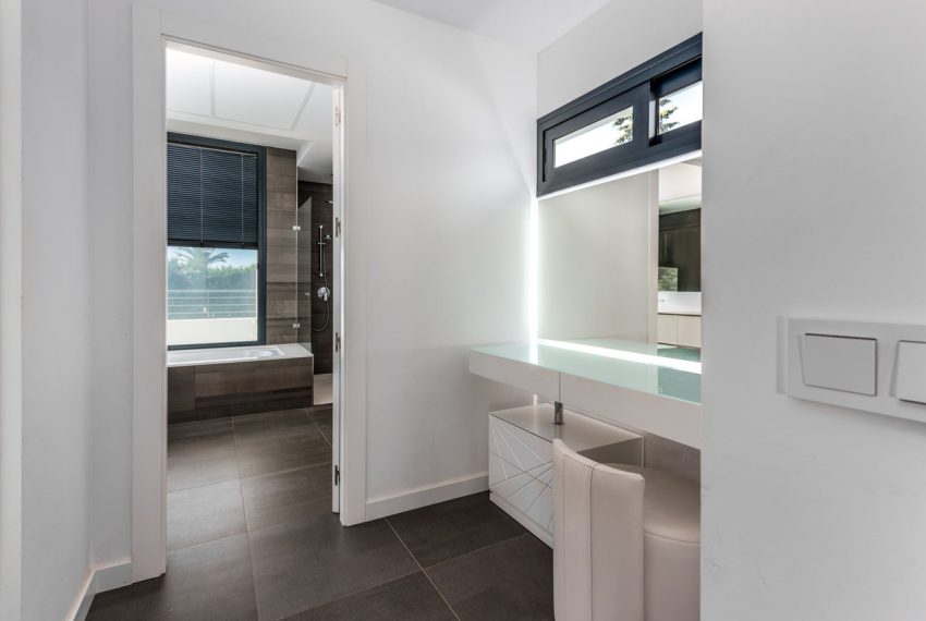 R5135491-Villa-For-Sale-New-Golden-Mile-Detached-4-Beds-430-Built-12