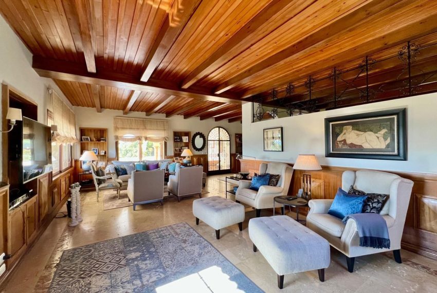 R5139934-Villa-For-Sale-Elviria-Detached-4-Beds-450-Built-3