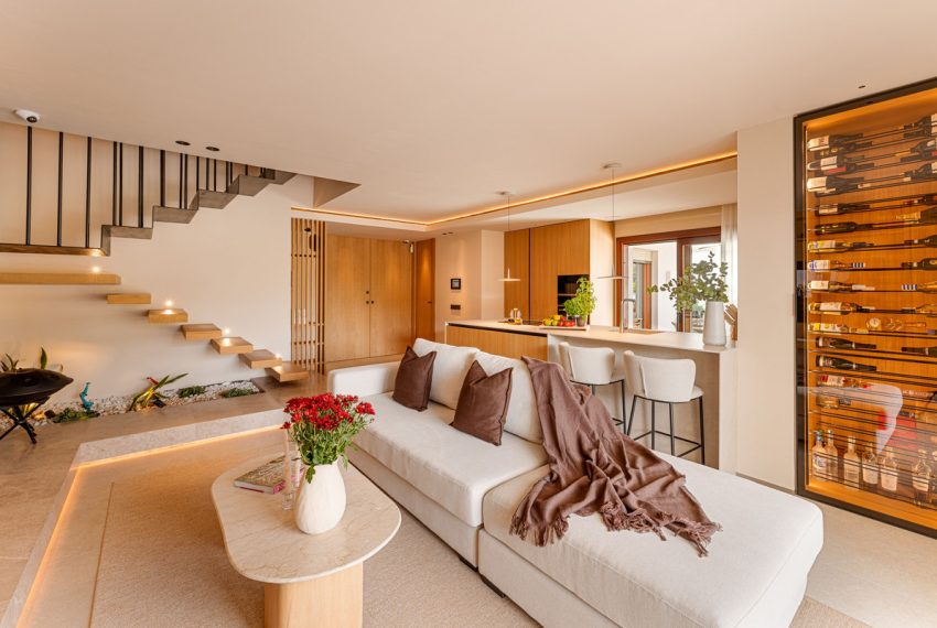 R5140108-Apartment-For-Sale-The-Golden-Mile-Penthouse-Duplex-3-Beds-276-Built