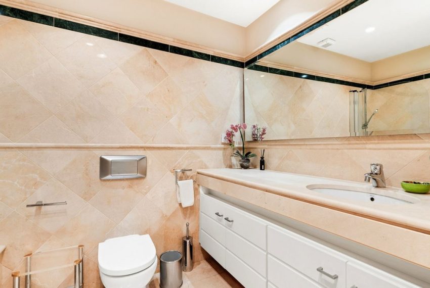R5140834-Apartment-For-Sale-The-Golden-Mile-Middle-Floor-4-Beds-341-Built-12