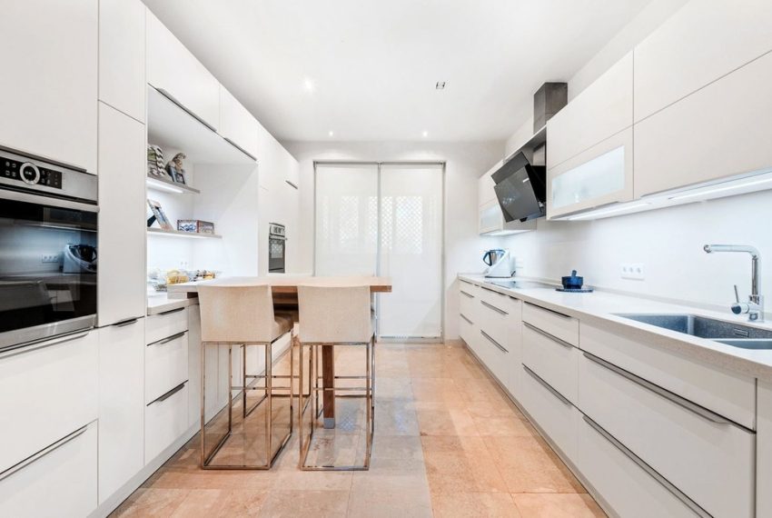 R5140834-Apartment-For-Sale-The-Golden-Mile-Middle-Floor-4-Beds-341-Built-18