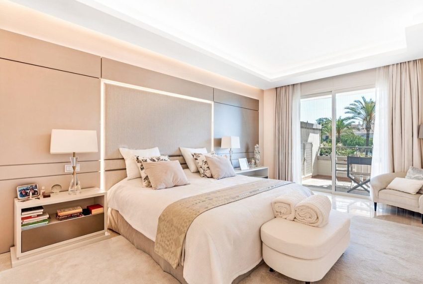 R5140834-Apartment-For-Sale-The-Golden-Mile-Middle-Floor-4-Beds-341-Built-2