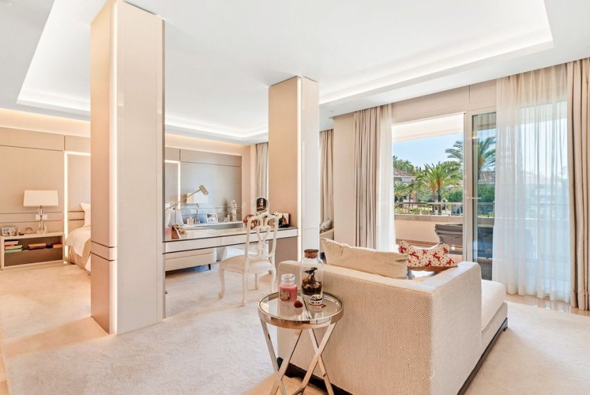 R5140834-Apartment-For-Sale-The-Golden-Mile-Middle-Floor-4-Beds-341-Built-4