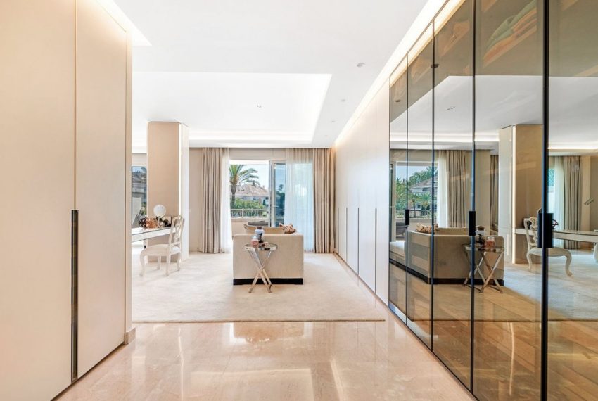 R5140834-Apartment-For-Sale-The-Golden-Mile-Middle-Floor-4-Beds-341-Built-5