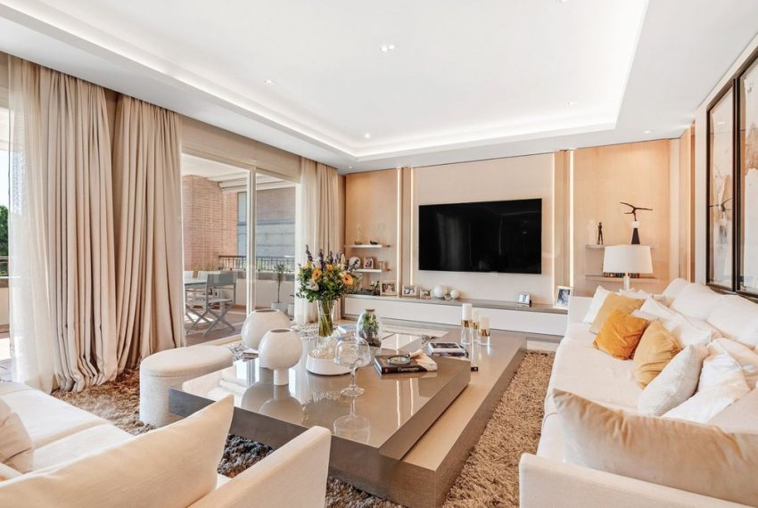 R5140834-Apartment-For-Sale-The-Golden-Mile-Middle-Floor-4-Beds-341-Built