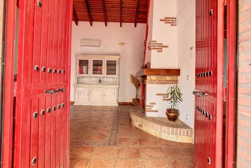 R5140843-Villa-For-Sale-Coin-Detached-2-Beds-129-Built-1