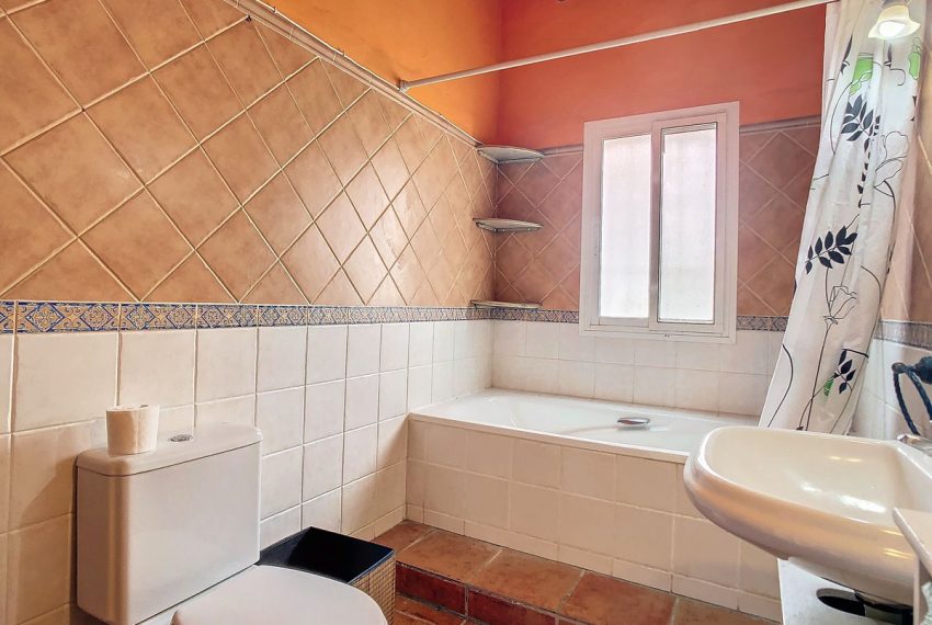 R5140843-Villa-For-Sale-Coin-Detached-2-Beds-129-Built-12