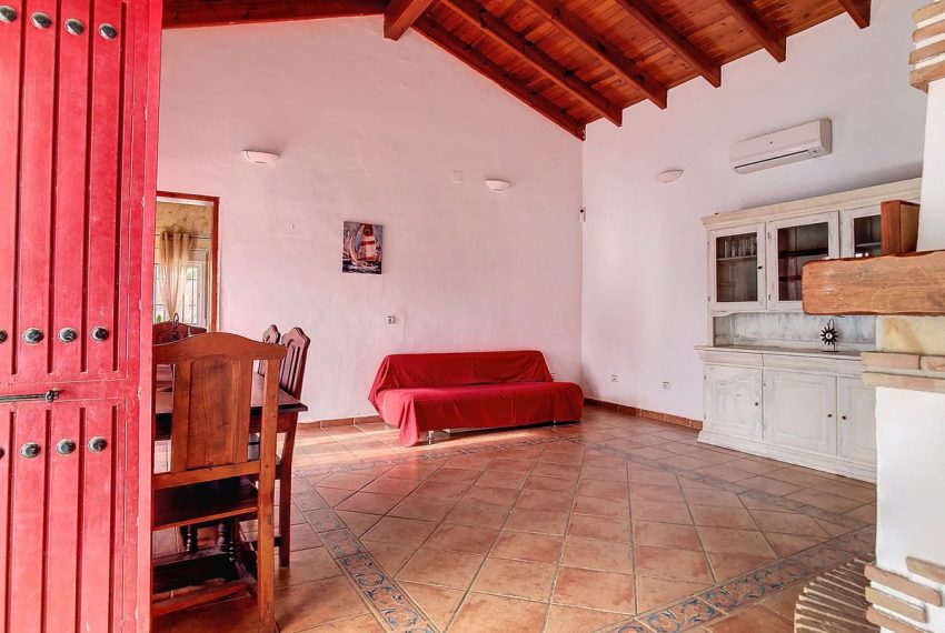 R5140843-Villa-For-Sale-Coin-Detached-2-Beds-129-Built-2