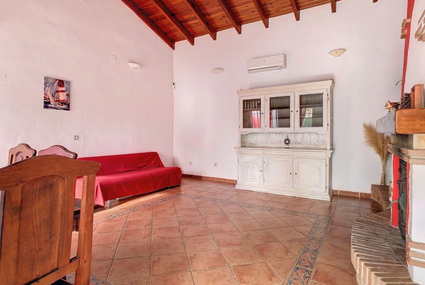 R5140843-Villa-For-Sale-Coin-Detached-2-Beds-129-Built