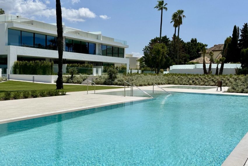 R5140960-Villa-For-Sale-Nueva-Andalucia-Semi-Detached-4-Beds-612-Built-5