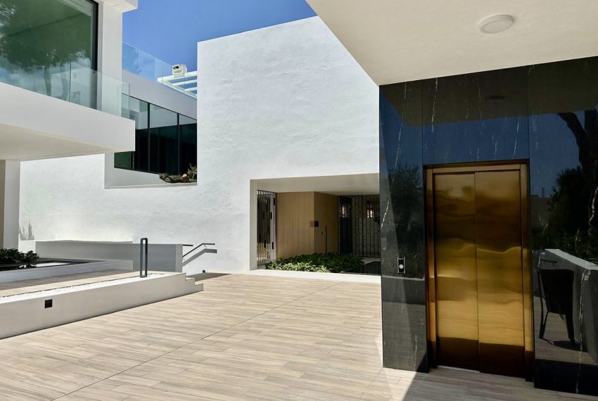 R5140960-Villa-For-Sale-Nueva-Andalucia-Semi-Detached-4-Beds-612-Built-6