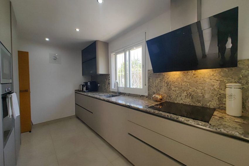 R5143135-Villa-For-Sale-Estepona-Detached-4-Beds-191-Built-2