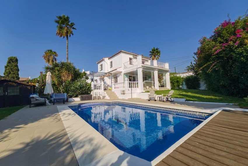 R5143135-Villa-For-Sale-Estepona-Detached-4-Beds-191-Built