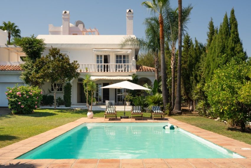 R5143603-Villa-For-Sale-Estepona-Detached-4-Beds-335-Built