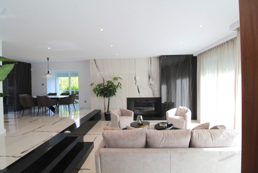 R5145193-Villa-For-Sale-Nueva-Andalucia-Detached-5-Beds-350-Built-1