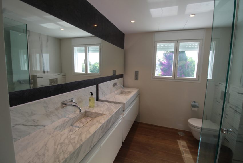R5145193-Villa-For-Sale-Nueva-Andalucia-Detached-5-Beds-350-Built-16