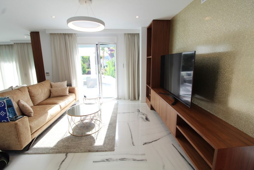 R5145193-Villa-For-Sale-Nueva-Andalucia-Detached-5-Beds-350-Built-2