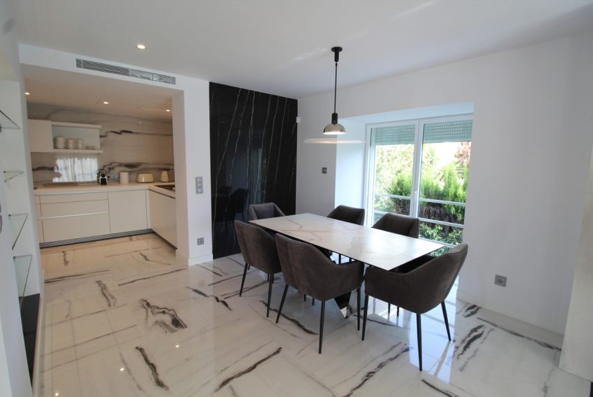 R5145193-Villa-For-Sale-Nueva-Andalucia-Detached-5-Beds-350-Built-3
