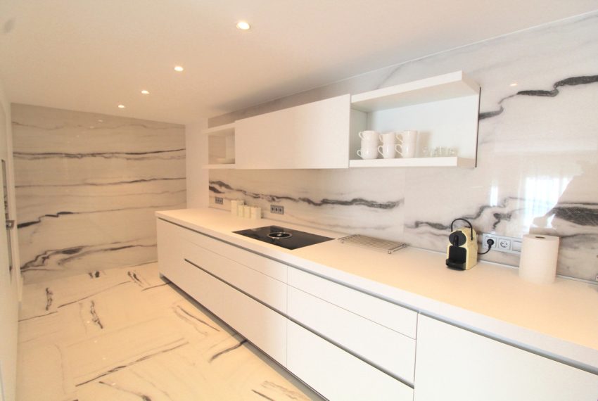 R5145193-Villa-For-Sale-Nueva-Andalucia-Detached-5-Beds-350-Built-4