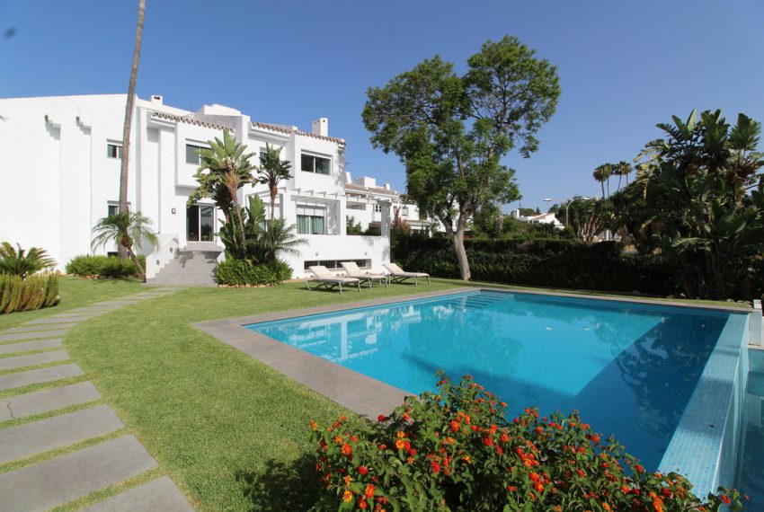 R5145193-Villa-For-Sale-Nueva-Andalucia-Detached-5-Beds-350-Built