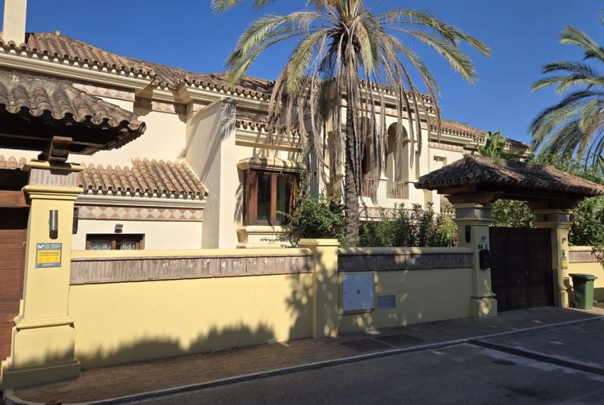 R5145913-Villa-For-Sale-El-Paraiso-Detached-6-Beds-458-Built-7