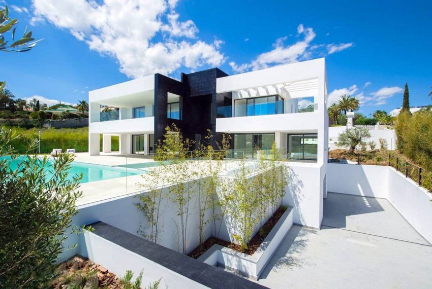 R2803361-Villa-For-Sale-Nueva-Andalucia-Detached-5-Beds-1040-Built-1