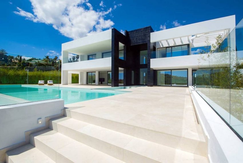 R2803361-Villa-For-Sale-Nueva-Andalucia-Detached-5-Beds-1040-Built