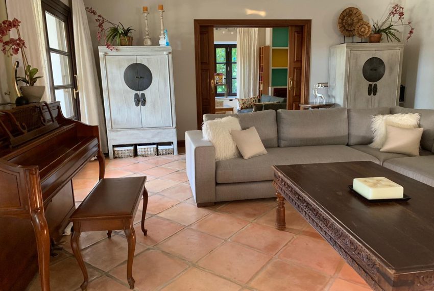 R3761173-Villa-For-Sale-Sierra-Blanca-Detached-5-Beds-450-Built-11