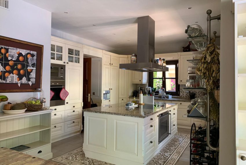 R3761173-Villa-For-Sale-Sierra-Blanca-Detached-5-Beds-450-Built-14