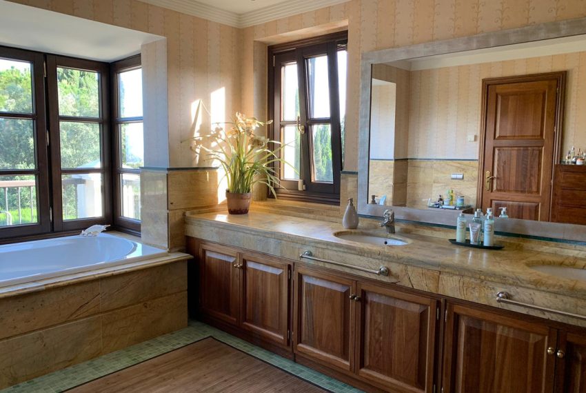 R3761173-Villa-For-Sale-Sierra-Blanca-Detached-5-Beds-450-Built-18