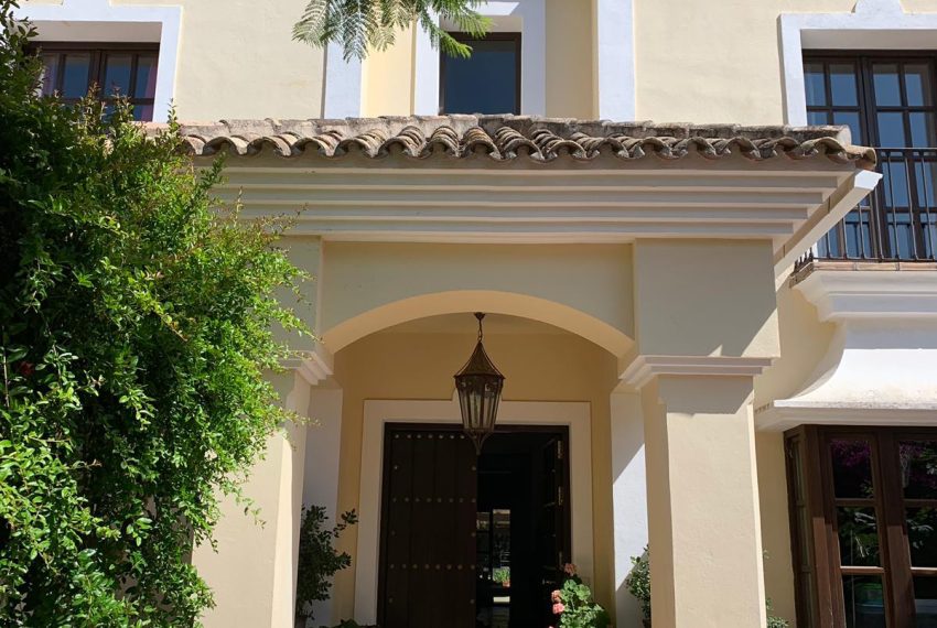 R3761173-Villa-For-Sale-Sierra-Blanca-Detached-5-Beds-450-Built-5