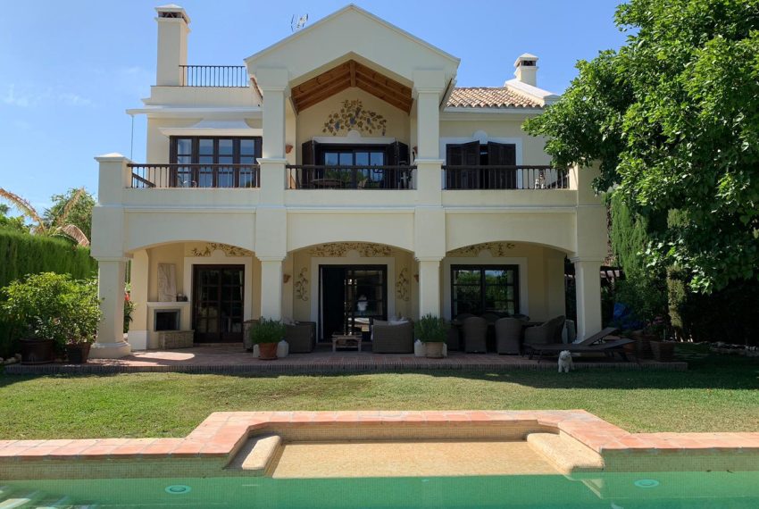 R3761173-Villa-For-Sale-Sierra-Blanca-Detached-5-Beds-450-Built