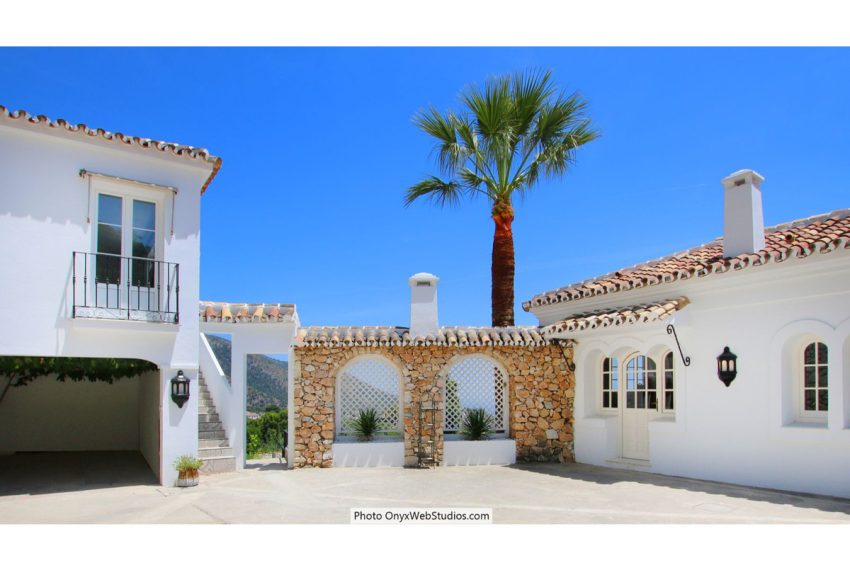 R3852340-Villa-For-Sale-Mijas-Detached-9-Beds-1135-Built-14