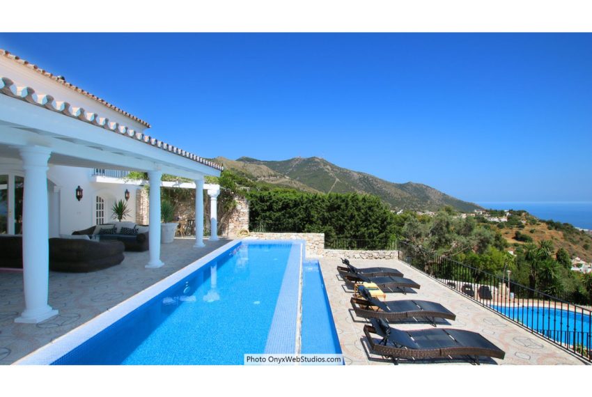 R3852340-Villa-For-Sale-Mijas-Detached-9-Beds-1135-Built