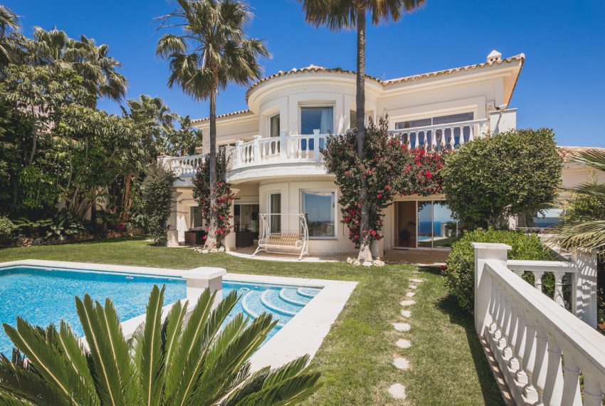 R3976990-Villa-For-Sale-Altos-de-los-Monteros-Detached-5-Beds-795-Built-3